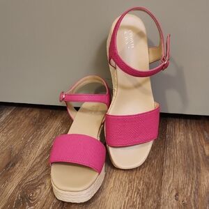 Crown & Ivy Vibrant Pink Sandals